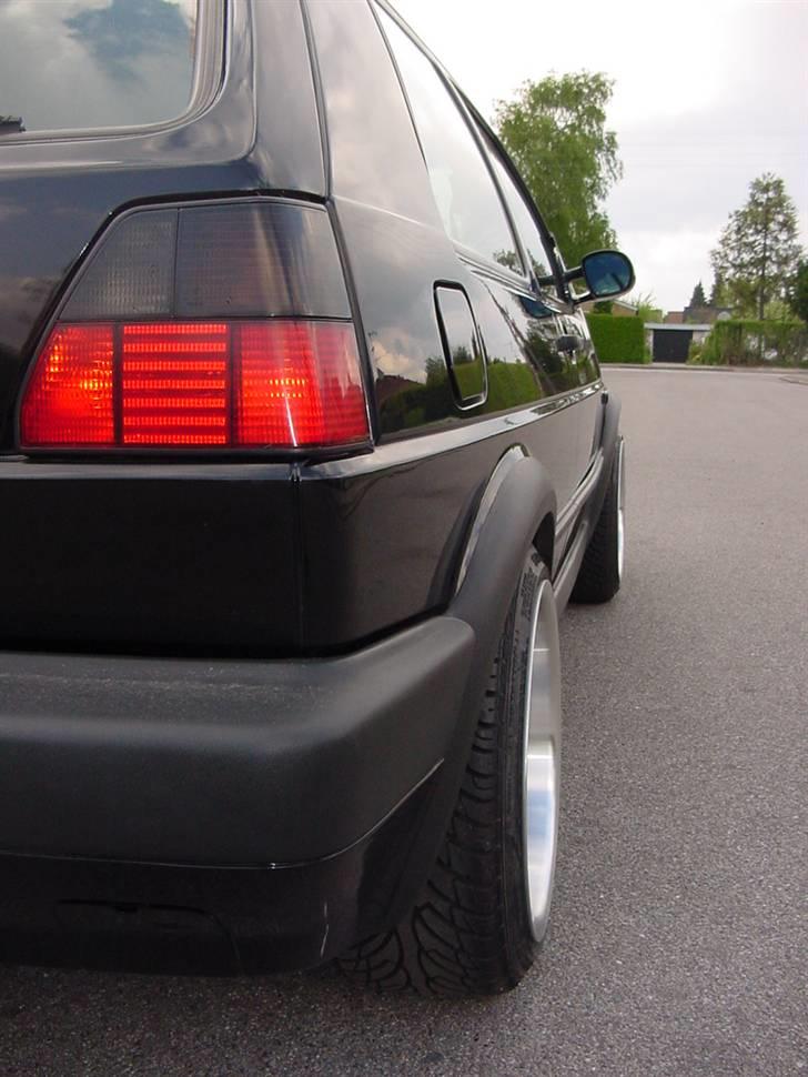 Min første bil - VW Golf II - Fælgene var alt for brede... billede 4