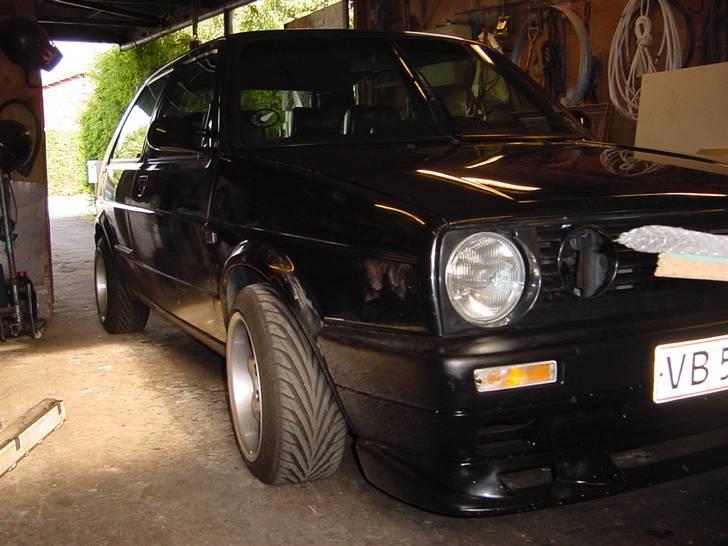 Min første bil - VW Golf II - Nye fælge... 14" RH cup fælge... de passede meget bedre til bilen billede 14