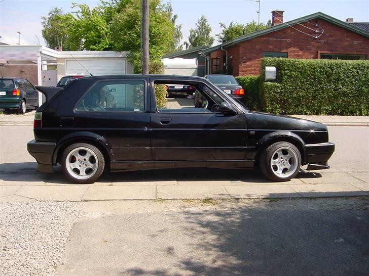 Min første bil - VW Golf II - Det færdige resultat, med skørtesæt og kæmpe hækvinge hehe billede 19