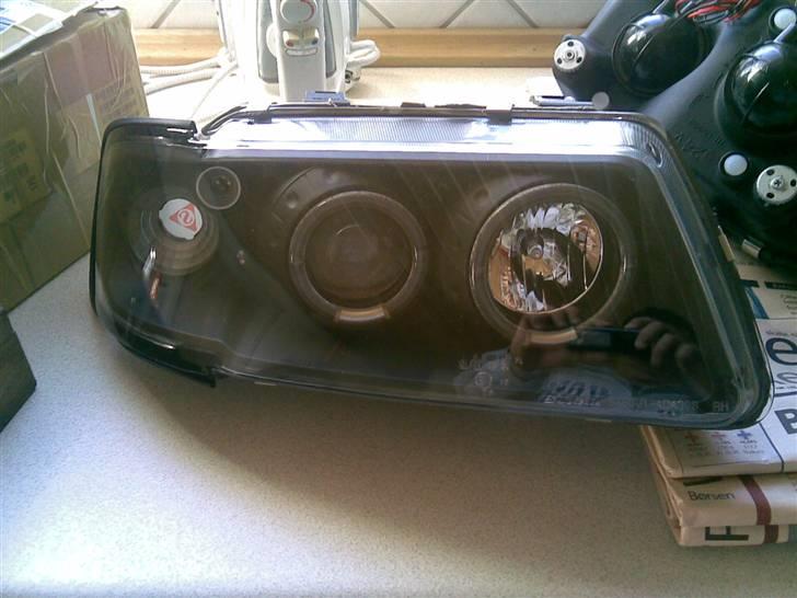 A3 vs Hjort - før og efter! - De nye lygter som jeg skal have i istedet for de org. Det er (desværre) med blå angel eyes. Jeg er ikke så stor en tilhænger af angel eyes, men det er ikke til at få andet... åbenbart. billede 10