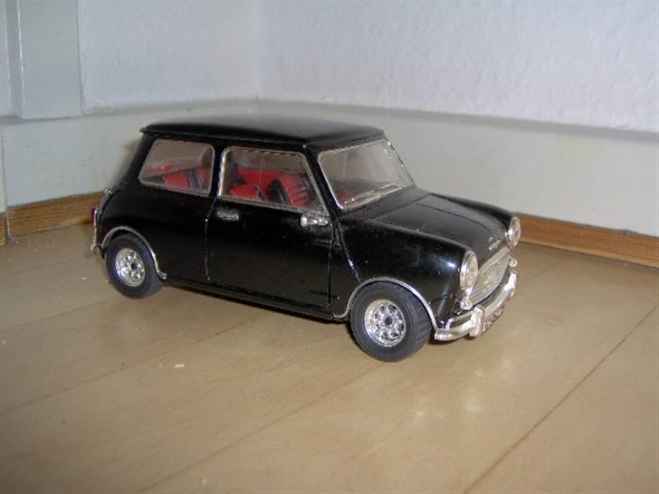 Mine modelbiler 1:18 - Morris mascot billede 9