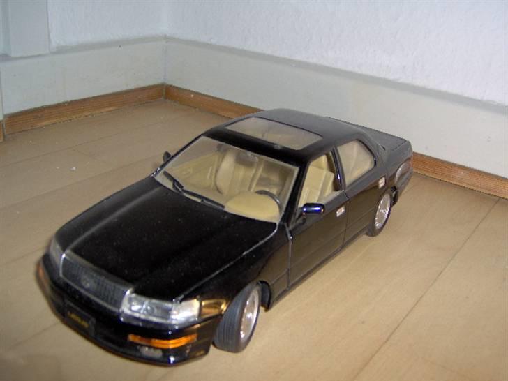 Mine modelbiler 1:18 - Lexus 400ls billede 21