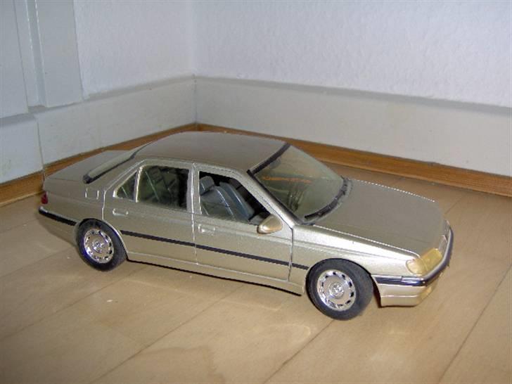 Mine modelbiler 1:18 - Peugeot 605 billede 22
