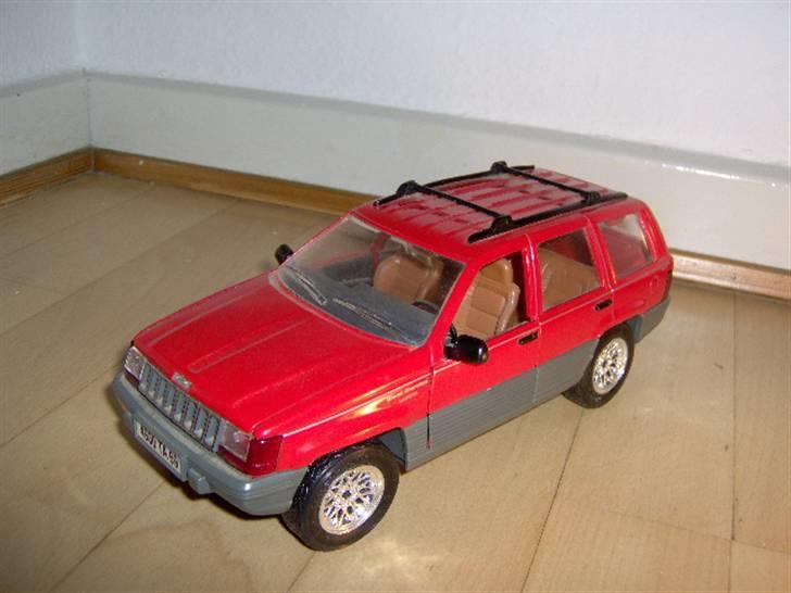 Mine modelbiler 1:18 - Jeep cheroke billede 25