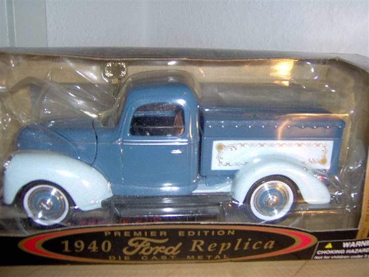 Mine modelbiler 1:18 - Ford (sparrebøsse) købt ved ford selv.... billede 49