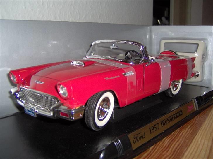 Mine modelbiler 1:18 - Ford thunderbird (bemærk hardtop i baggrunden.... billede 53