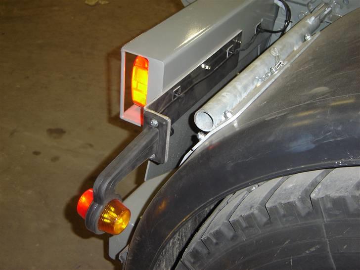 Volvo FH16 660 8x4 - Skal lige laves om for det ser alt for voldsomt ud med det beslag ved slingerlampen.. billede 8