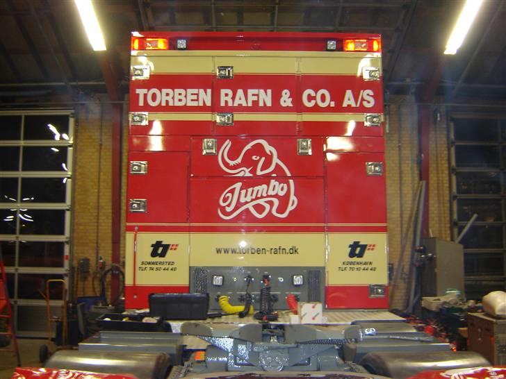 Volvo FH16 660 8x4 - Godt med skabsplads..
højden fra jord til top af skab er 3.98 meter hehe.... billede 9