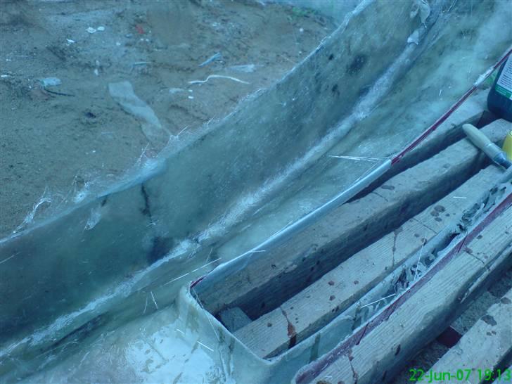 Ombygning/ reperation af kofanger - Her hvor den var knækket fik den et par lag fiber på bagsiden som ekstra forstærkning billede 14