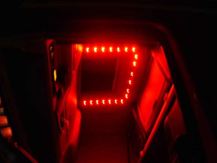 Volvo FH16 660 8x4 - 20 stk 3 mm røde dioder rundt i soltaget.. med lys dæmper billede 24