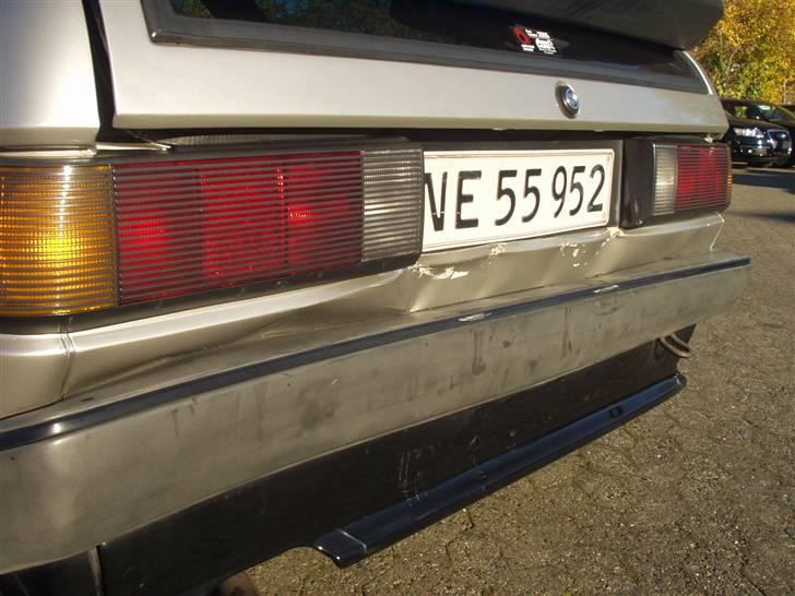 Billeder af min totalskadet bil, påkørt bagfra! - Ikk så meget at sige der, det samme som ovenfor. billede 3