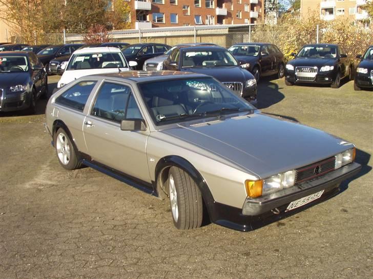 Billeder af min totalskadet bil, påkørt bagfra! - Lidt i profil,, jamen den står satme godt i solen når man lige har vasket den,, savner den sku allerede. billede 10