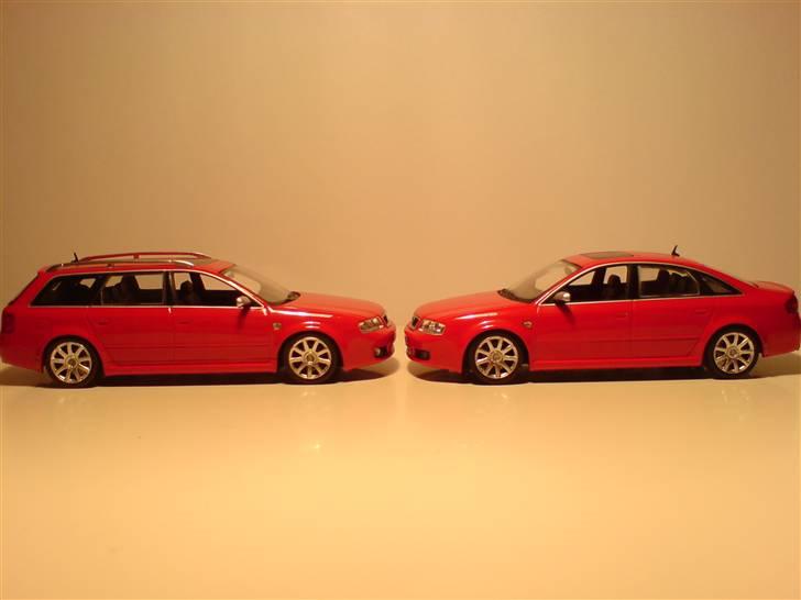 MODEL BILER i størrelse 1:43-1:24 og 1:18  - Audi RS6 Limosine og Avant

Minichamps str : 1:43 

Et par potente herre ;-) billede 80