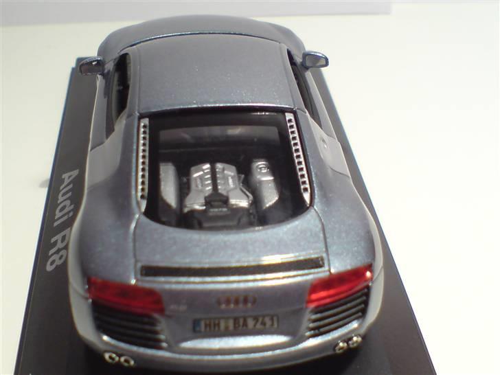 MODEL BILER i størrelse 1:43-1:24 og 1:18  - Audi R8

Scucho str: 1:43

Tjahhh, den skal da lige ses i en anden farve en rød ;-) billede 88