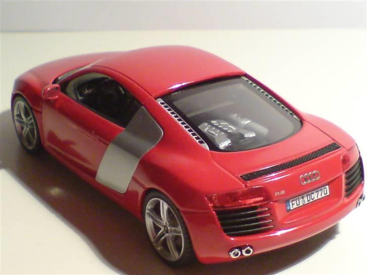 MODEL BILER i størrelse 1:43-1:24 og 1:18  - Audi R8

Schouco str: 1:43

Kun lavet i 500 stk i rød... billede 91