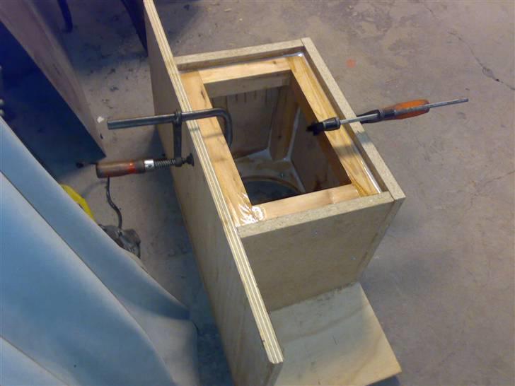 Glasfiber guide (anlæg i Karman Ghia) - Forstærkningerne er skåret med en afkorter, så de passer 100% billede 14