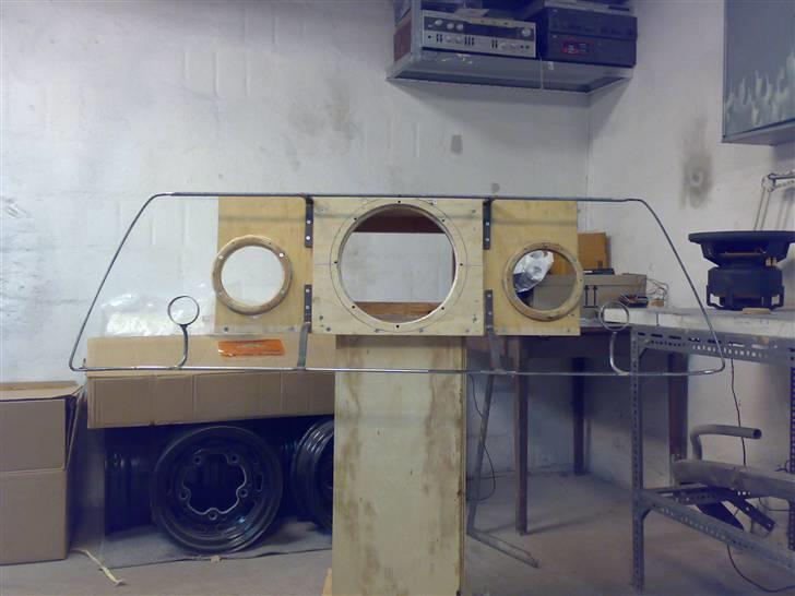 Glasfiber guide (anlæg i Karman Ghia) - (passer ikke i række følgen) det er den metal ramme jeg laver lige om lidt... hehe.. billede 16