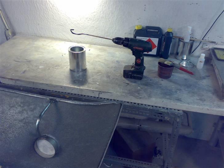 Glasfiber guide (anlæg i Karman Ghia) - Husk at rør din polyester odentligt op, før du pensler eller sprøtjer det på... (jeg bruger en skruemaskine) billede 32