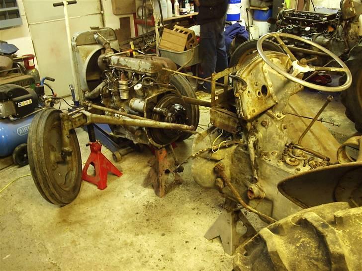 Renovering af æ gammel ferguson - Motor og gearkasse adskildt fra hinanden billede 8