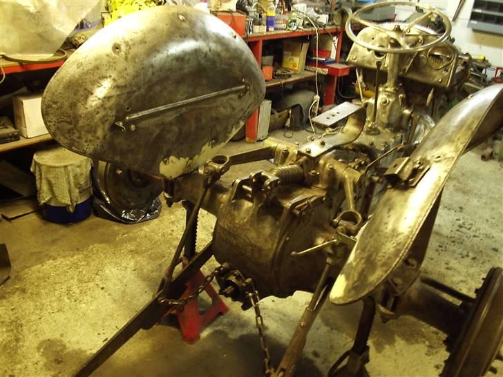 Renovering af æ gammel ferguson - Slebet og spartlet billede 13