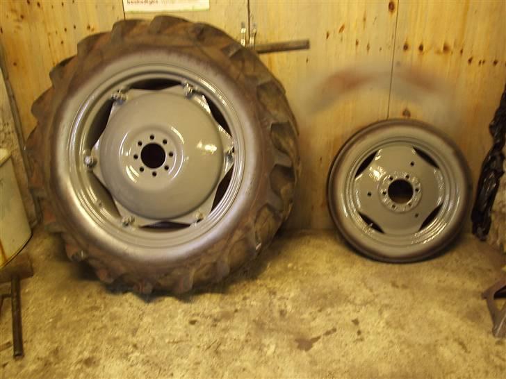 Renovering af æ gammel ferguson - Malet grå billede 23