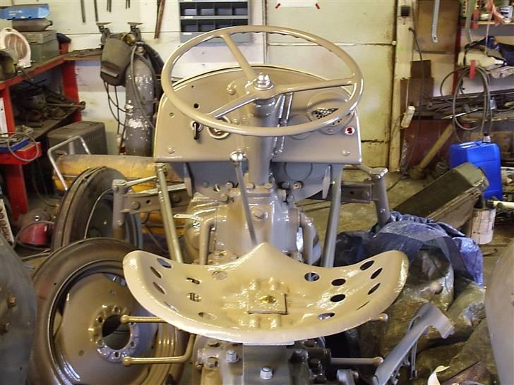 Renovering af æ gammel ferguson - Malet grå billede 24