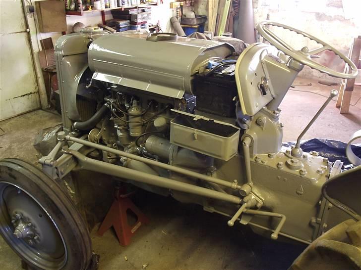 Renovering af æ gammel ferguson - Malet grå billede 25