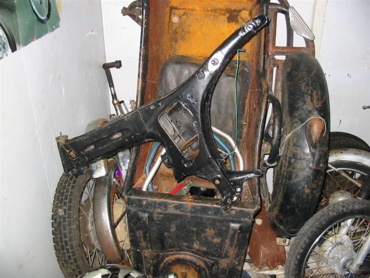 Min anden hobby motorcykler og knallereter:). - Et Yamaha stel og en Dnepr sidevogn. billede 19