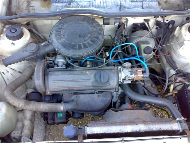 Golf 1 2000E/16V Oettinger projekt - 1,1 motor, der står 105000km på uret men den ligner mere 200000km, den kører dog ganske fint billede 4