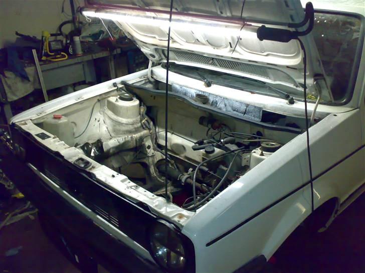 Golf 1 2000E/16V Oettinger projekt - 1,1 motoren måtte ud, og den er spørgsmålet om den nogensinde kommer ud at køre igen, og om det gør noget :o) billede 5