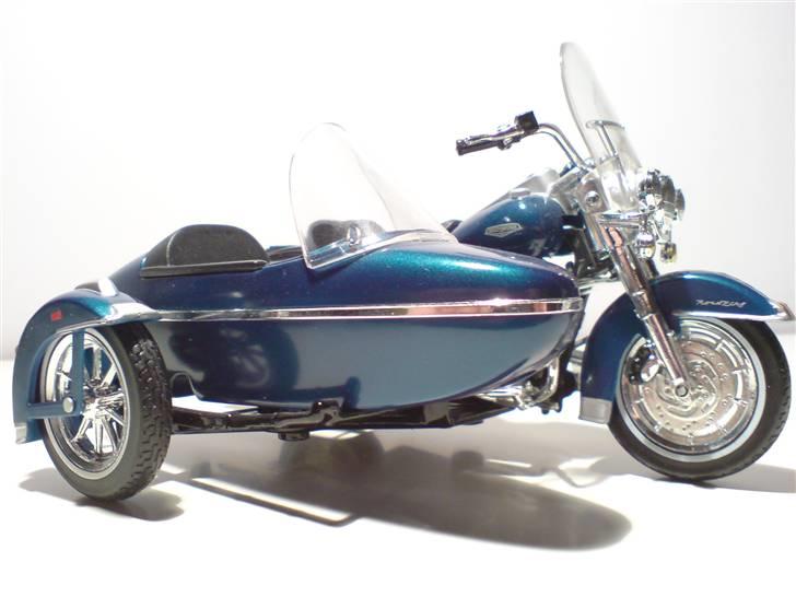 MODEL BILER i størrelse 1:43-1:24 og 1:18  - Harley Davidson fra Maisto

Str. 1:18 billede 117