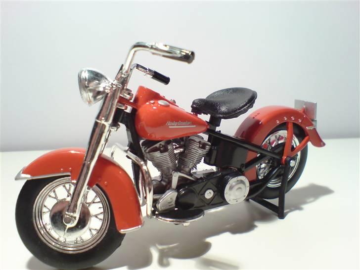 MODEL BILER i størrelse 1:43-1:24 og 1:18  - Harley Davidson fra Maisto

Str. 1:18 billede 121