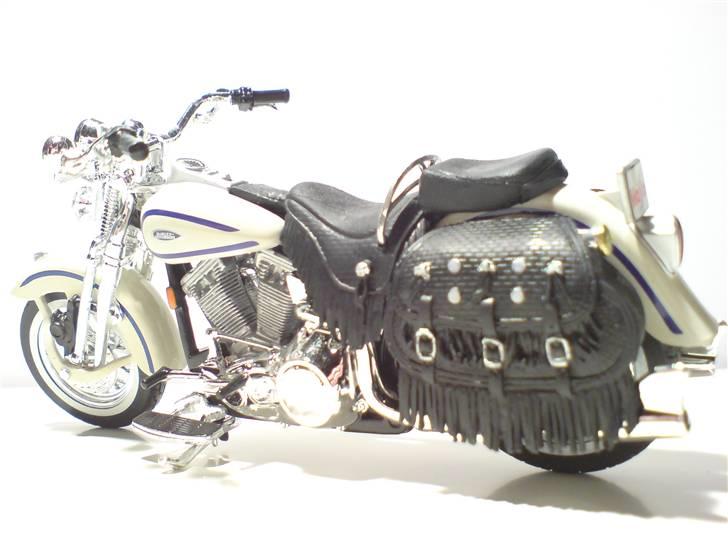 MODEL BILER i størrelse 1:43-1:24 og 1:18  - Harley Davidson fra Maisto

Str. 1:18 billede 127