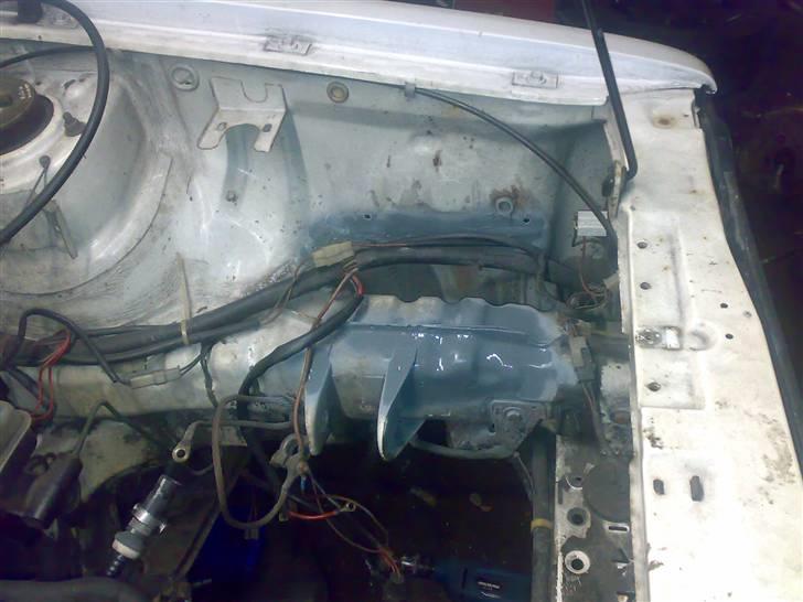 Golf 1 2000E/16V Oettinger projekt - Så røg batteri holderen, det skal i bagagerummet billede 19