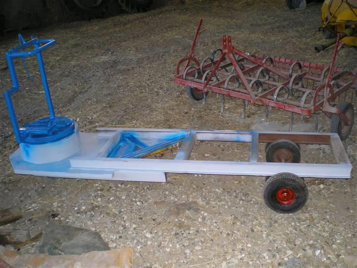 Selvkørende sofa - Grundmaling billede 3