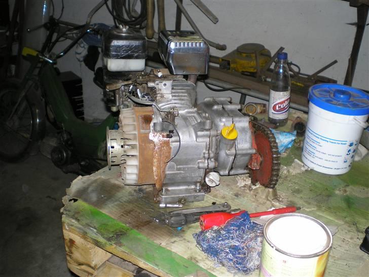 Selvkørende sofa - Motor under renovering billede 6