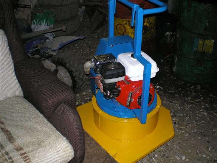 Selvkørende sofa - Den vilde 5.5hp motor:) billede 11