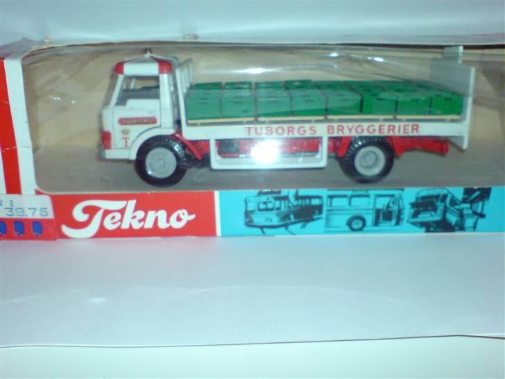 MODEL BILER i størrelse 1:43-1:24 og 1:18  - Tekno Tuborg Bedford lastbil i original æske også en fra min barndom.

Se prisen på 39,75 kr i BR :-) Tro mig, den er absolut meget mere værd i dag.... billede 137