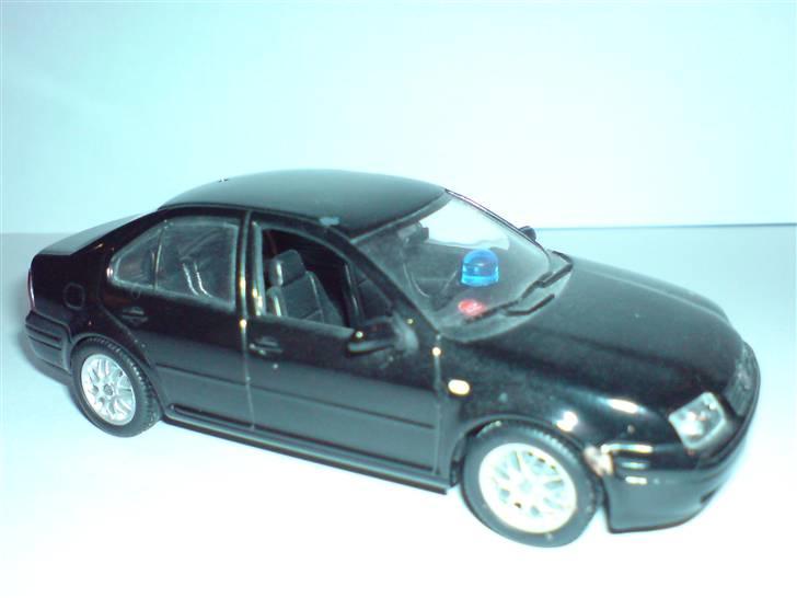 MODEL BILER i størrelse 1:43-1:24 og 1:18  - Vw Bora 1:43 fra Minichamps

Civil Politibil... billede 15