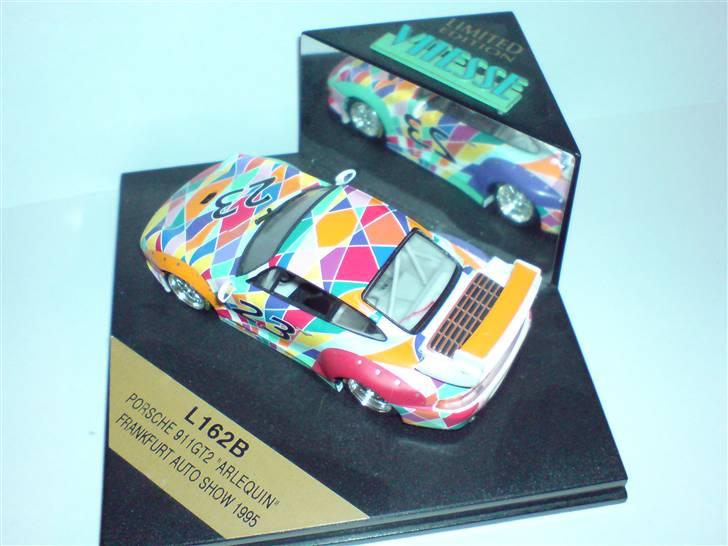 MODEL BILER i størrelse 1:43-1:24 og 1:18  - Porsche 911 GT2 "Arlequin" på fransk " Harlequin" på dansk...

Str. 1:43.

Bilen er en lille kopi af en rigtig bil som stod på Frankfurt showet i 1995 billede 139