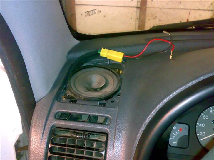 Glasfiber, polyester og et stræklagen fra jysk :-) - Standard paphøjtaler. billede 2