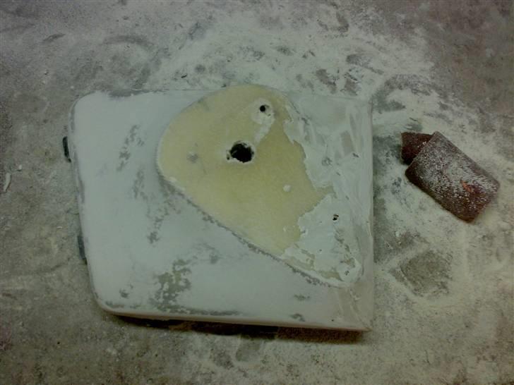 Glasfiber, polyester og et stræklagen fra jysk :-) - Øv slibning er nedtur! billede 21