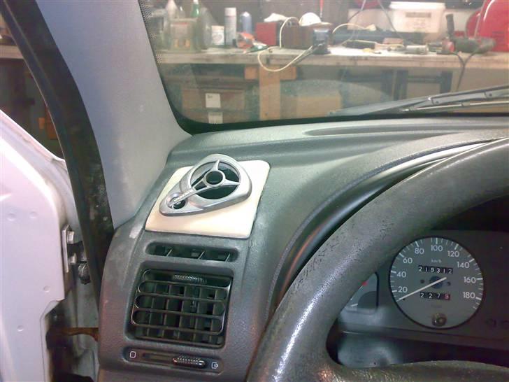 Glasfiber, polyester og et stræklagen fra jysk :-) - Første prøvefitting - det ligner jo næsten det jeg havde forstilet mig, nu håber jeg bare ikke der er så meget til til at jeg kan begynde at male. billede 26