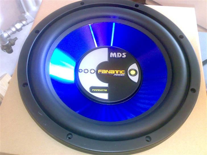 Anlæg i bagagerum - Der kommer to af disse sub's i. så bundlyd er ikke det jeg kommer til at mangle.
MDS 700W 12" billede 2