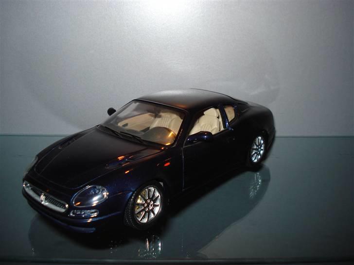 Modelbiler 1:18 1:43 1:87 m.m. - Maserati 3000 GT. billede 27