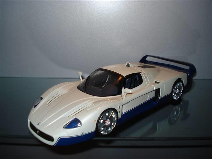 Modelbiler 1:18 1:43 1:87 m.m. - Maserati MC12 billede 32