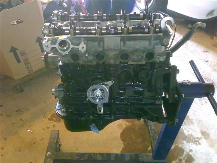 Toyota Corolla Coupé AE86 - Renovering af motor... føj den var snasket til i olie og skidt. billede 6