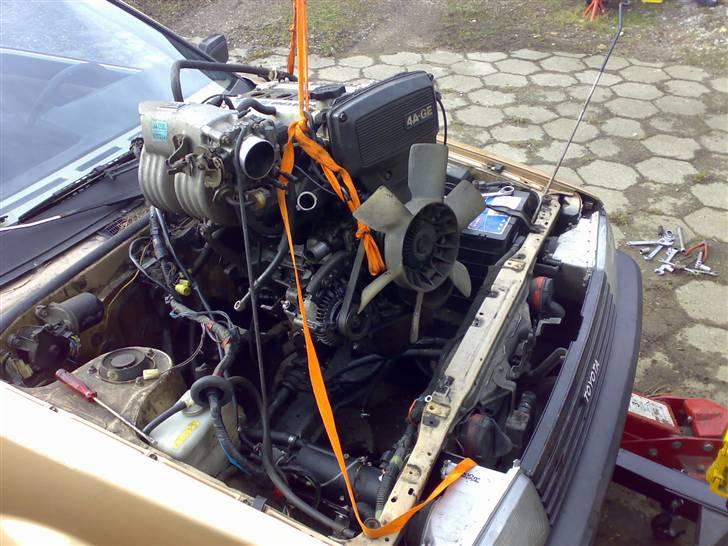 Toyota Corolla Coupé AE86 - Og ja rigtigt gættet, motoren er ikke på vej i ;-) billede 11