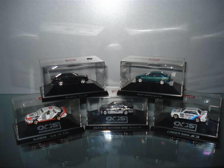 Modelbiler 1:18 1:43 1:87 m.m. - Div. biler i størrelsen 1:87.  3 stk. tidligere DTM biler, samt Mercedes fra tunings firmaet Brabus og en BMW fra tunings firmaet Alpina. billede 58
