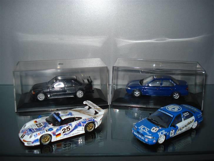 Modelbiler 1:18 1:43 1:87 m.m. - Div. biler i størrelsen 1:43. To racer biler Porsche 911 GT1 Le Mans samt Ford Mondeo der kørte i BTCC. De to andre er en Mercedes 190 EVO.II. og en Ford Mondeo 24V. billede 60